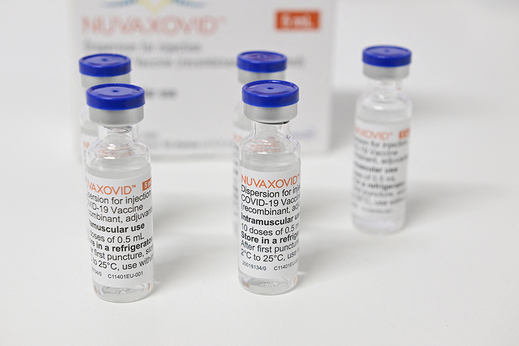 Der Coronavirus-Impfstoff Nuvaxovid von Novavax (Bild: Tobias Schwarz/AFP)
