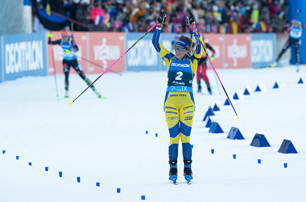Elvira Oeberg gewinnt den Massensprint in Otepää (Bild: Taavi Nagel/AFP)