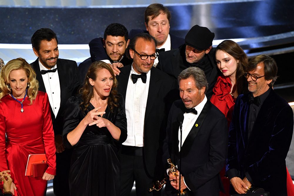Schauspieler und Crew des Films "Coda" bei der Auszeichnung mit dem Oscar für den besten Film (Bild: Robyn Beck/AFP)