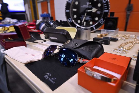 Produktfälschung (Bild: Eric Lalmand/Belga)