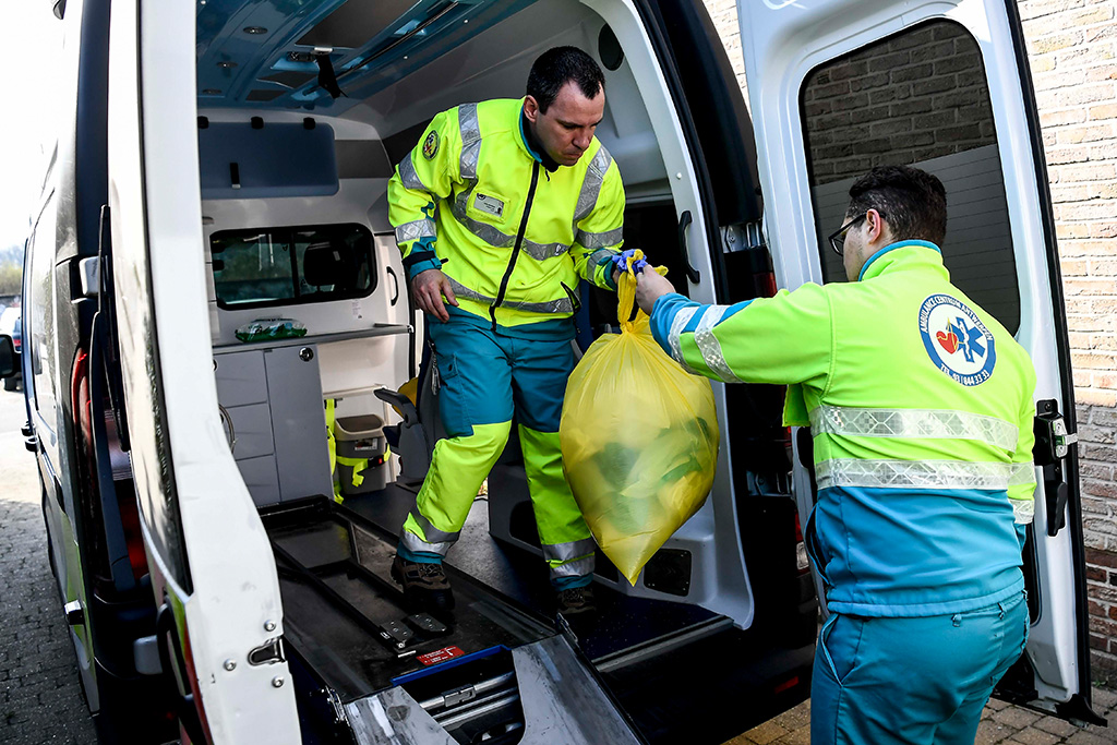 Rettungskräfte (Bild: Dirk Waem/Belga)