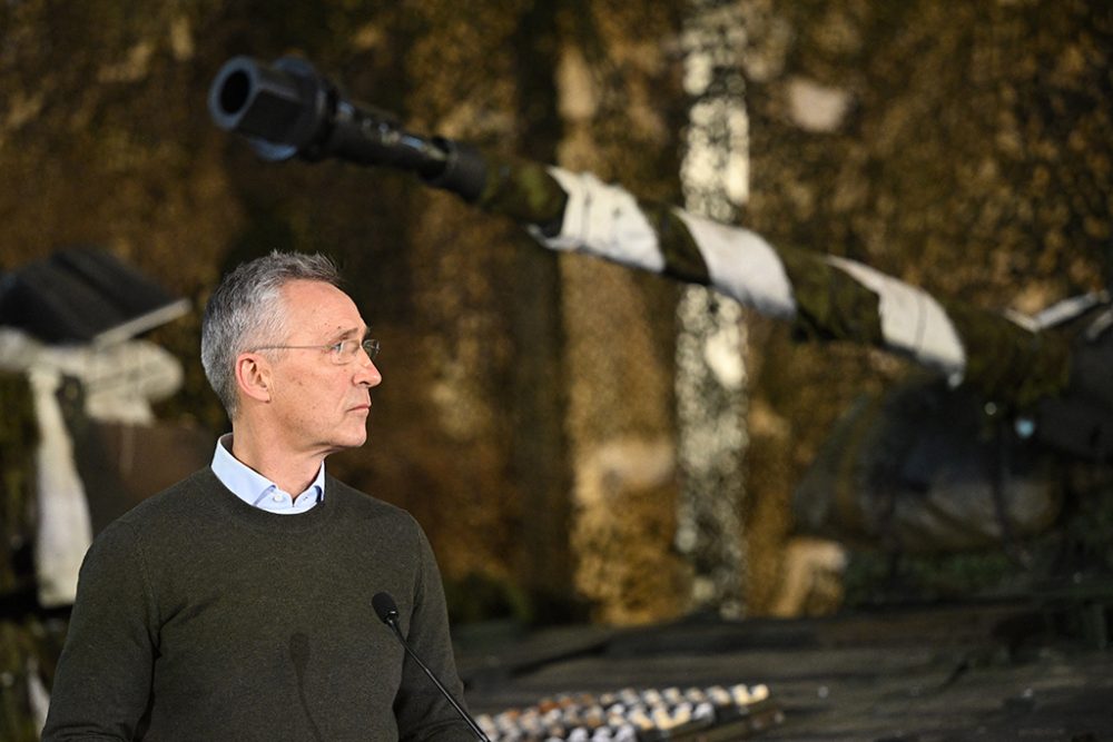 Nato-Generalsekretär Jens Stoltenberg am 1. März beim Besuch einer Militärbasis in Tallinn (Bild: Leon Neal/Pool/AFP)