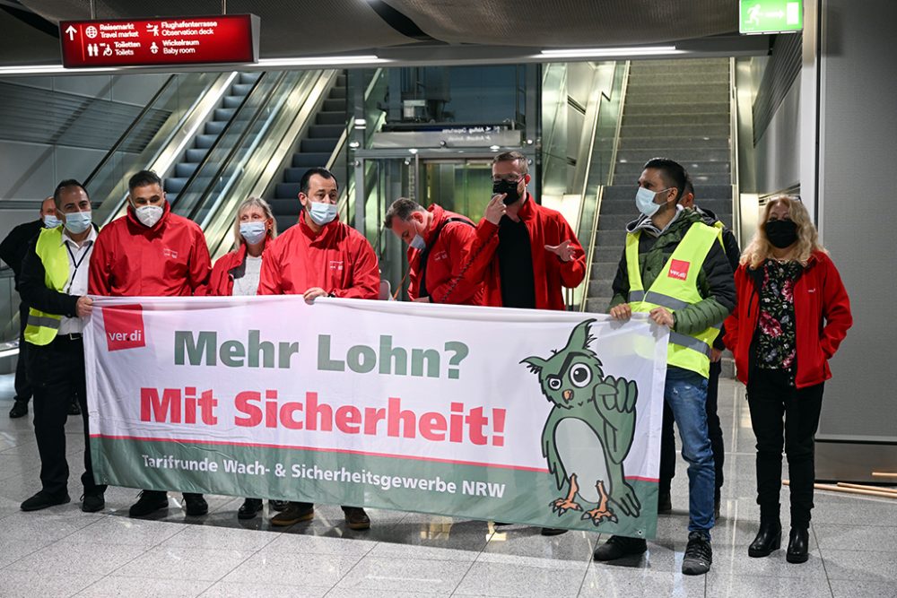 Streik am Flughafen Düsseldorf (Bild: Federico Gambarini/Belgaworld)