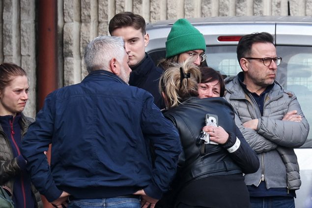 Trauer und Fassungslosigkeit nach dem Drama in Strépy-Bracquegnies (Bild: Kenzo Tribouillard/AFP)