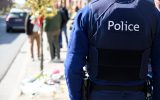 Ein Polizist am Unfallort in Strépy (Bild: Laurie Dieffembacq/Belga)