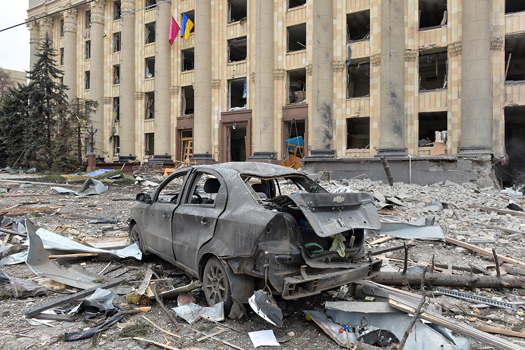 Das Rathaus von Charkiw wurde bei einem Angriff am Dienstag schwer getroffen (Bild: Sergey Bobok/AFP)