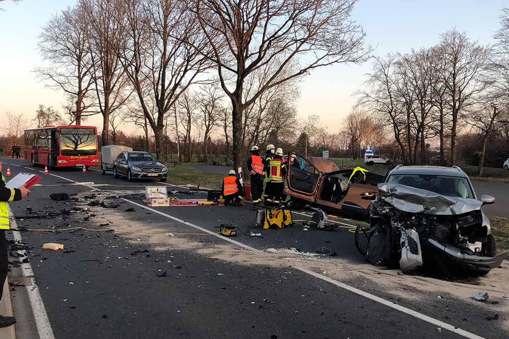 Schwerer Unfall in Roetgen (Bild: Polizei NRW)