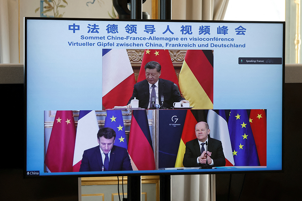 Die Staatschefs von China, Frankreich und Deutschland beim virtuellen Gipfel zum Krieg in der Ukraine (Bild: Benoit Tessier/Pool/AFP)