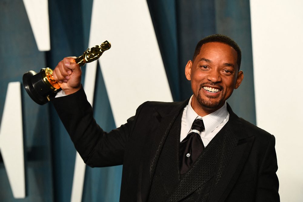 Hollywood-Star Will Smith mit seinem gewonnenen Oscar (Bild: Patrick T. Fallon/AFP)