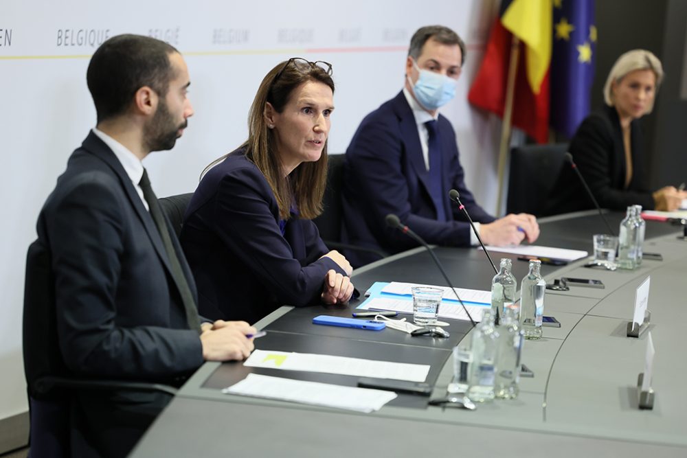 Wilmès am Dienstag bei der Pressekonferenz nach dem Kernkabinett (Bild: Benoit Doppagne/Belga)