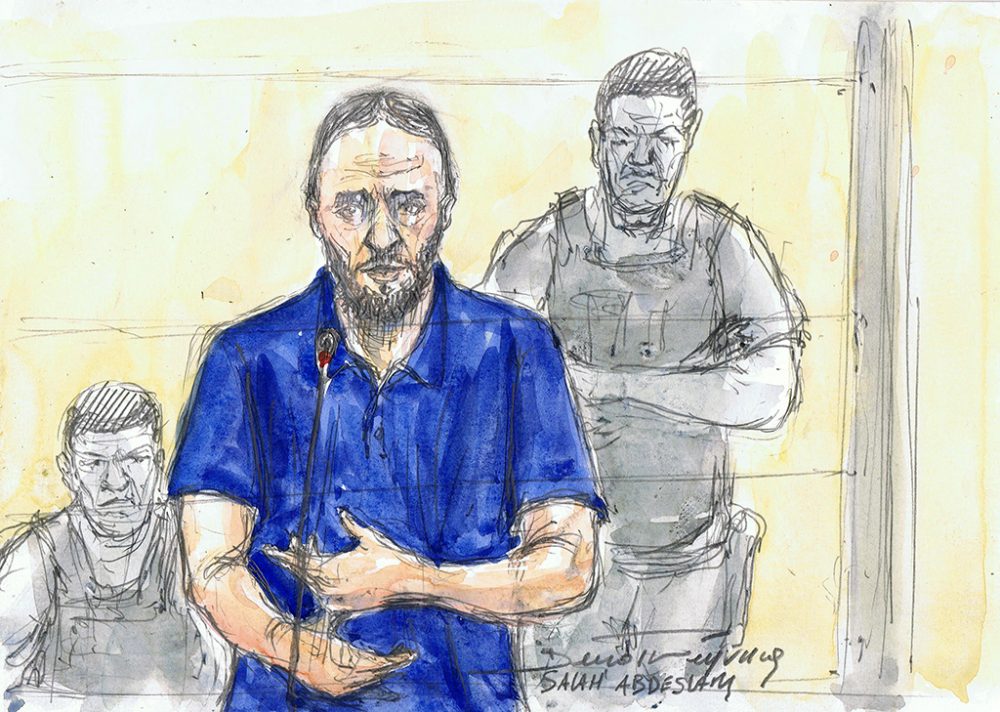Salah Abdeslam am 14. April vor Gericht in Paris (Skizze: Benoit Peyrucq/AFP)