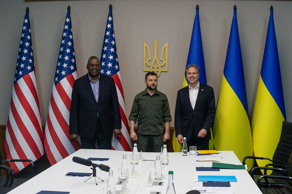 US-Verteidigungsminister Austin, der ukrainische Präsident Selenskyj und US-Außenminister Blinken (Bild: US Department of Defense/AFP)