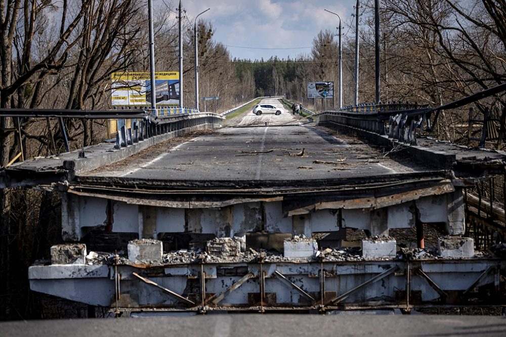 Zerstörte Brücke in der Nähe des Dorfes Bohorodychne in der Donbass-Region am 5. April (Bild: Fadel Senna/AFP)