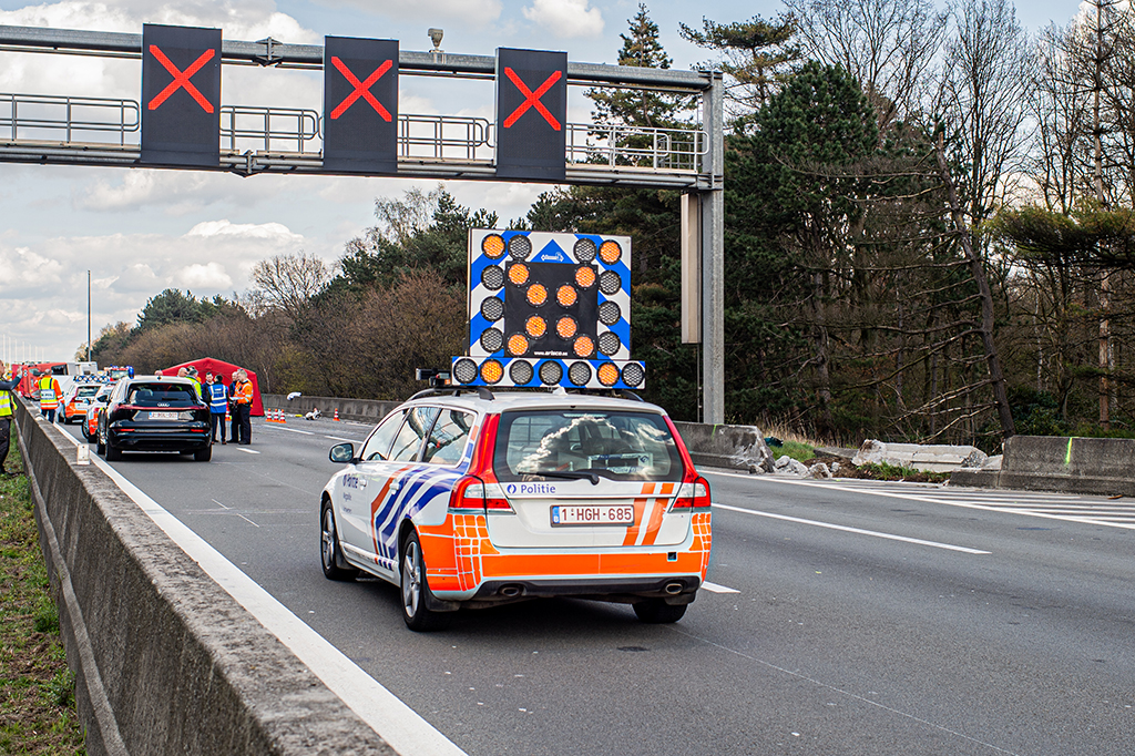Busunglück auf der Autobahn E19 (Bild: Jonas Roosens/Belga