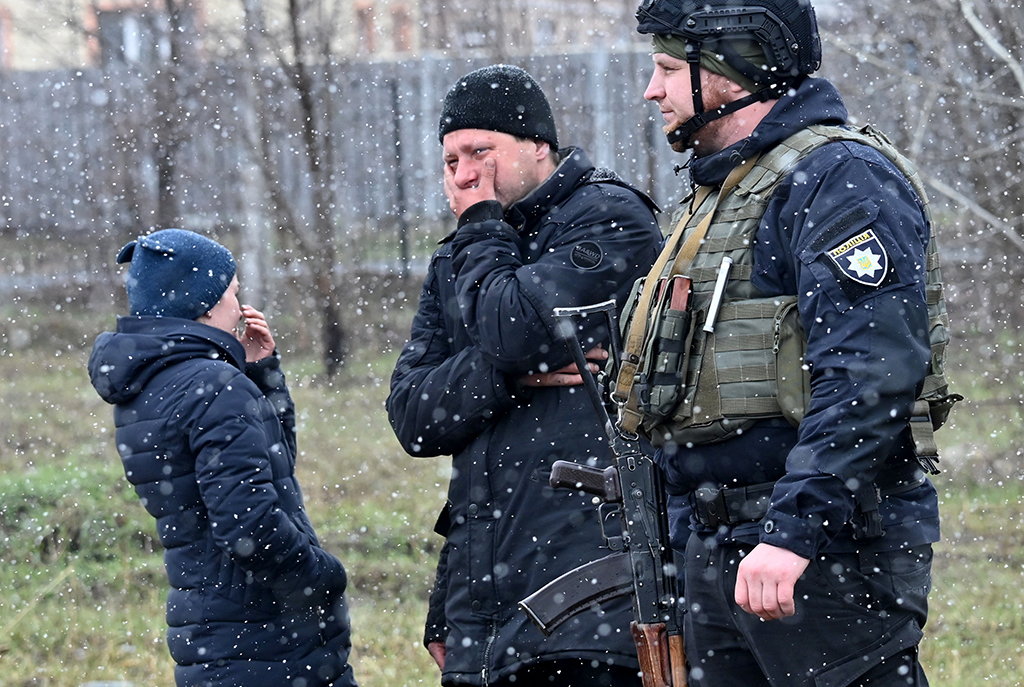 UkraVerzweifelte Menschen in Butscha