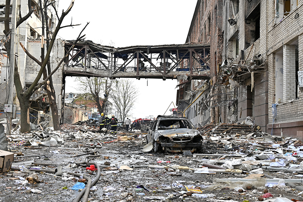 Bombardierte Häuser in Charkiw (Bild vom 16. April: Sergey Bobok/AFP)