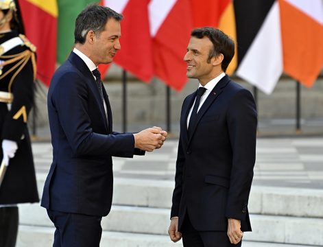 Alexander De Croo und Emmanuel Macron im März in Paris (Archivbild: Eric Lalmand/Belga)