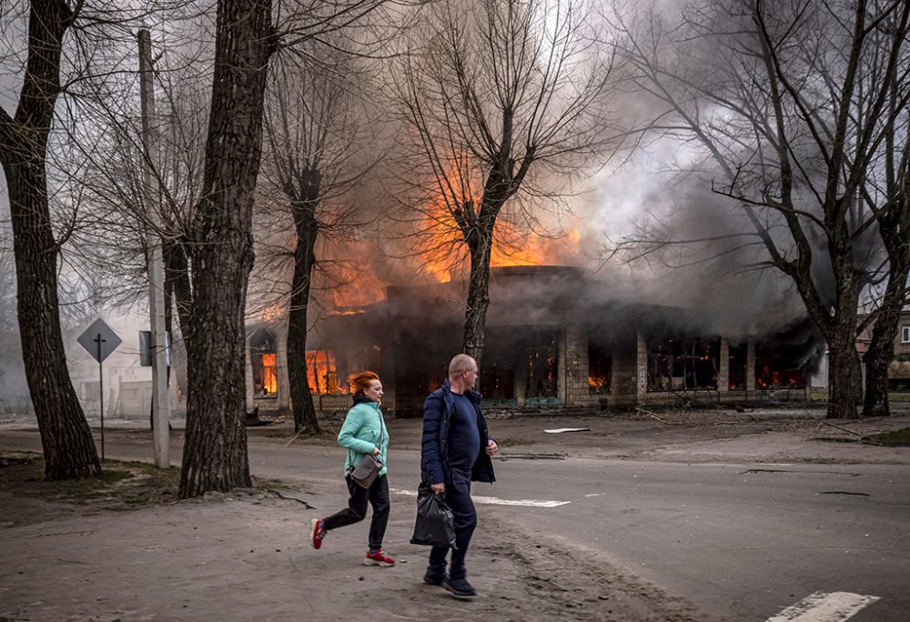 Brennendes Haus in Sjewjerodonezk in der Region Donbass (Bild: Fadel Senna/AFP)