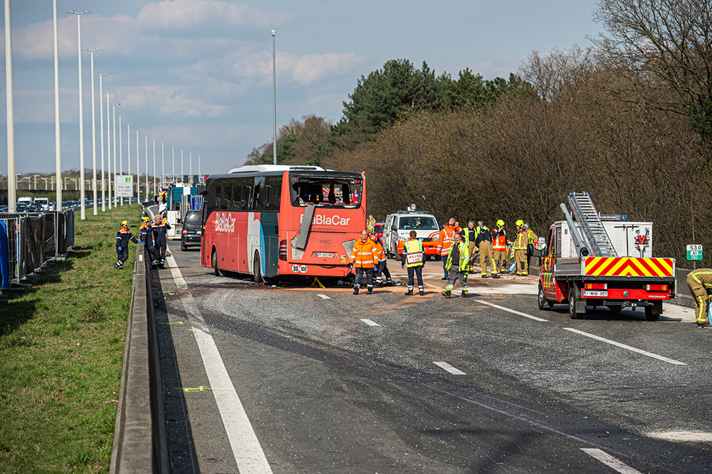 Busunglück auf der Autobahn E19 (Archivbild: Jonas Roosens/Belga)