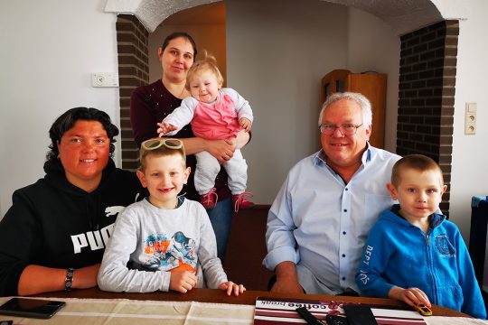 Ukrainische Familie in Wirtzfeld (Bild: Raffaela Schaus/BRF)