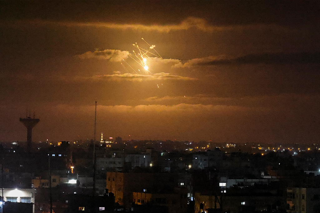 Bei dem Raketenbeschuss ist das israelische Luftabwehrsystem aktiviert worden (Bild: Said Khatib/AFP)