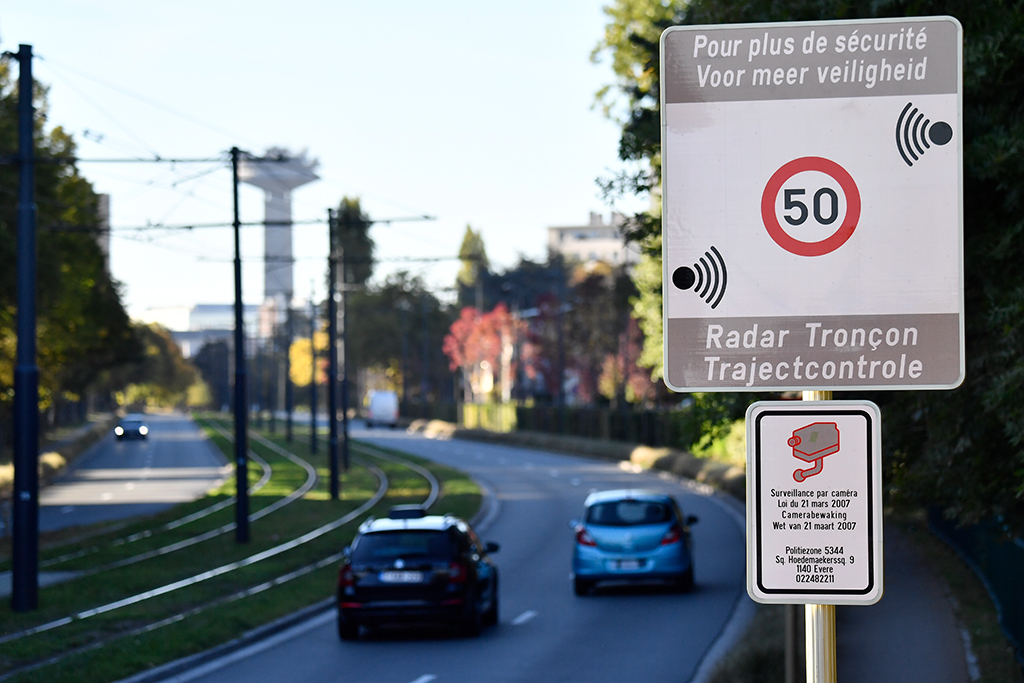 Hinweis auf Geschwindigkeitskontrollen in Brüssel (Bild: Dirk Waem/Belga)