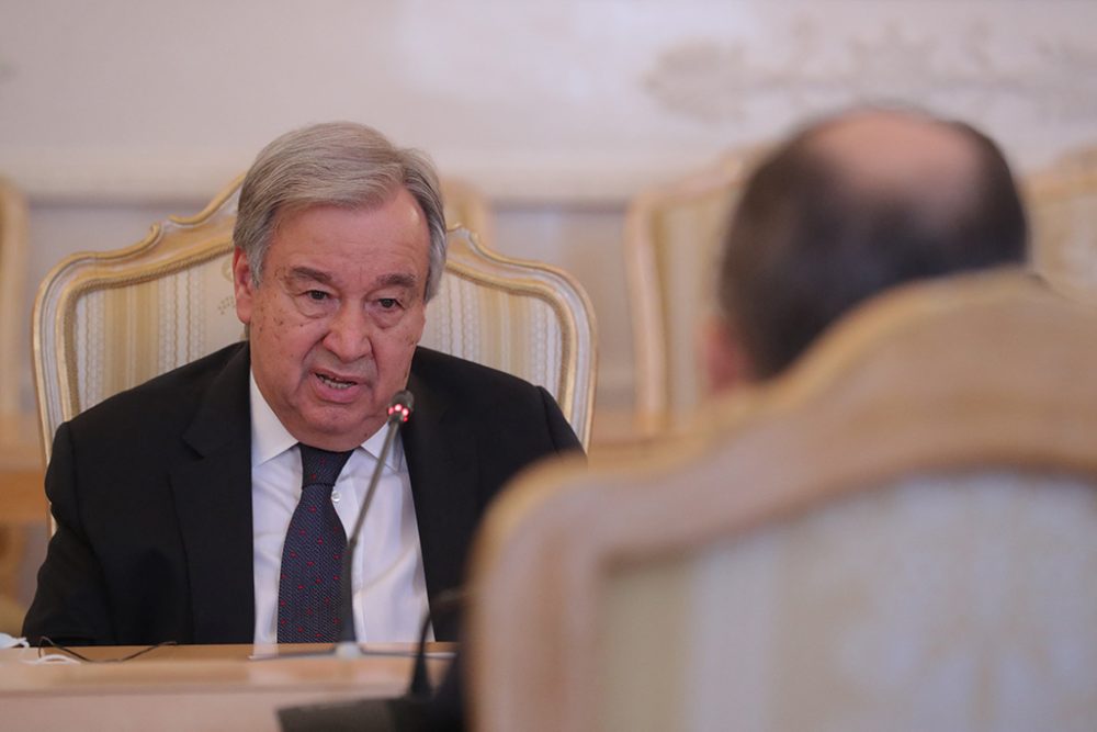 UN-Generalsekretär Guterres im Gespräch mit Russlands Außenminister Lawrow (Bild: Maxim Shipenkov/Pool/AFP)