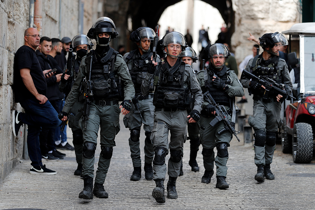 Israelische Polizeikräfte am Sonntag in Jerusalem (Bild: Ahmad Gharabli/AFP)