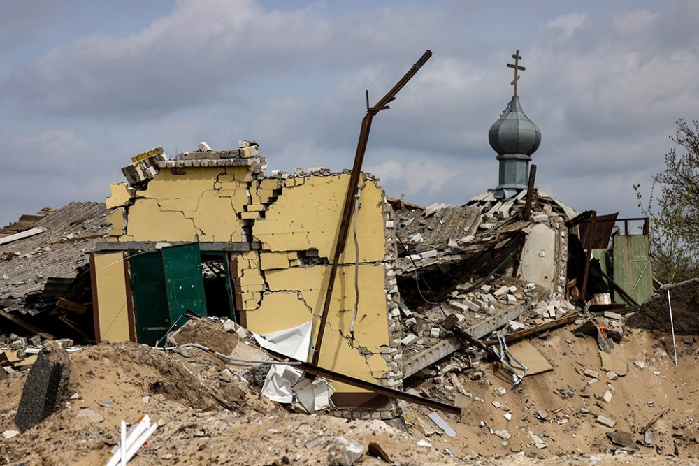 Zerstörtes Haus im Dorf Yatskivka in der Ostukraine am 16. April (Bild: Ronaldo Schemidt/AFP)