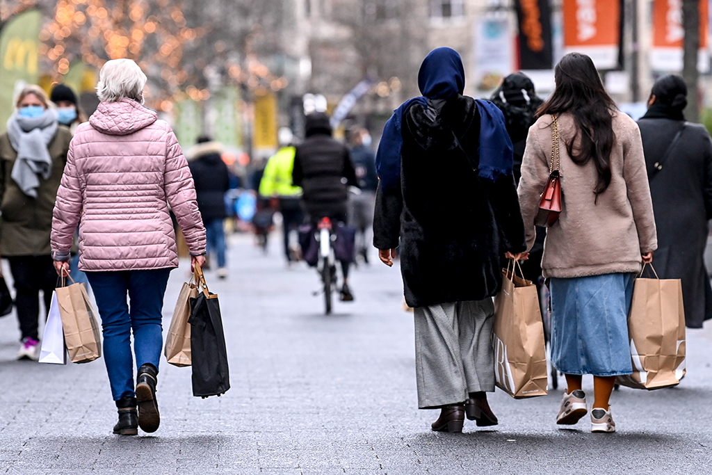 Die Kaufkraft der Belgier lässt nach (Bild: Einkaufsstraße in Antwerpen - Dirk Waem/Belga)