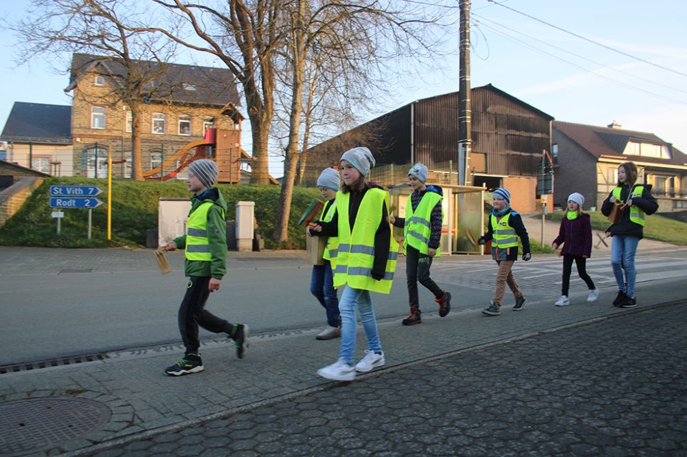 Ostertradition: Kinder klappern in Hinderhausen (Bild: Andreas Lejeune/BRF)