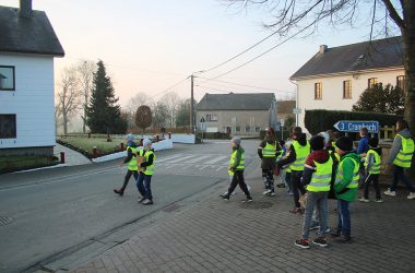 Ostertradition: Kinder klappern in Hinderhausen (Bild: Andreas Lejeune/BRF)