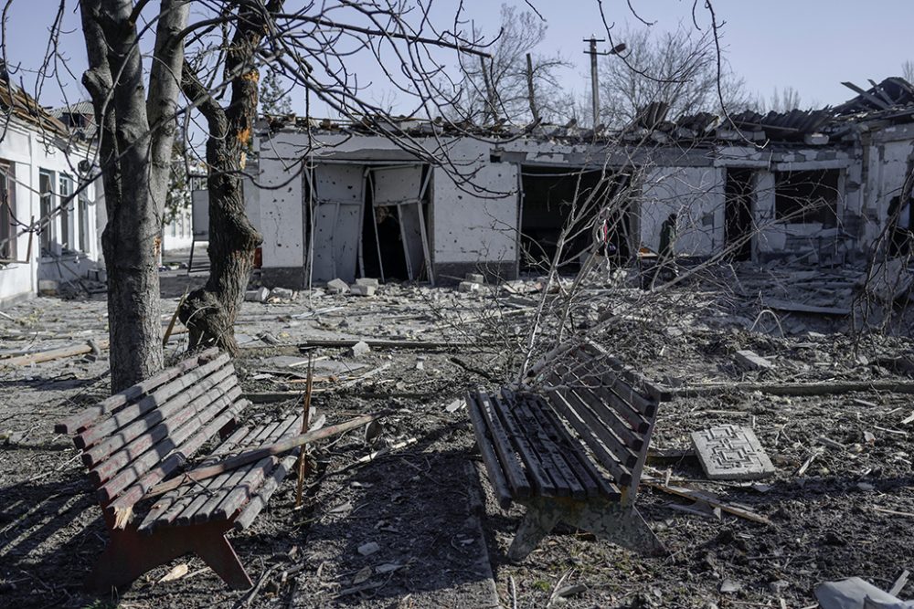 Zerstörtes Krankenhaus in der südukrainischen Stadt Mykolajiw (Bild: Bulent Kilic/AFP)