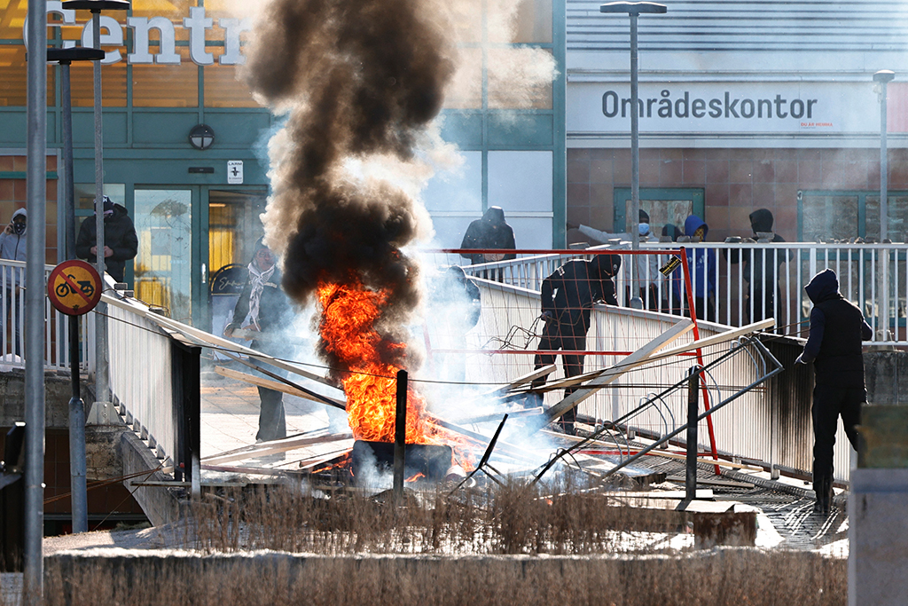 Ausschreitungen im schwedischen Norrköpping (Bild: Stefan Jerrevang/TT News Agency)