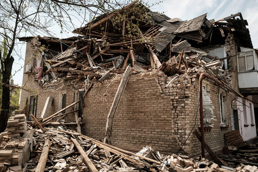 Zerstörtes Haus in der ostukrainischen Stadt Severodonetsk im Gebiet Luhansk (Bild: Yasuyoshi Chiba/AFP)