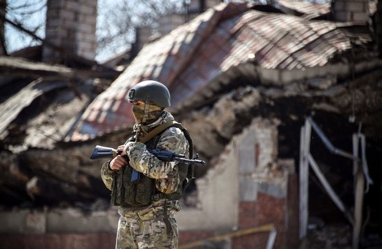 Russischer Soldat in der Region Donezk im Osten der Ukraine (Archivbild: Alexander Nemenov/AFP)