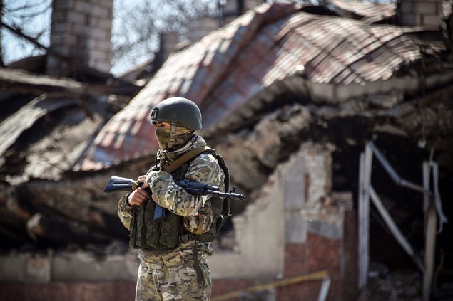 Russischer Soldat in der Region Donezk im Osten der Ukraine (Archivbild: Alexander Nemenov/AFP)