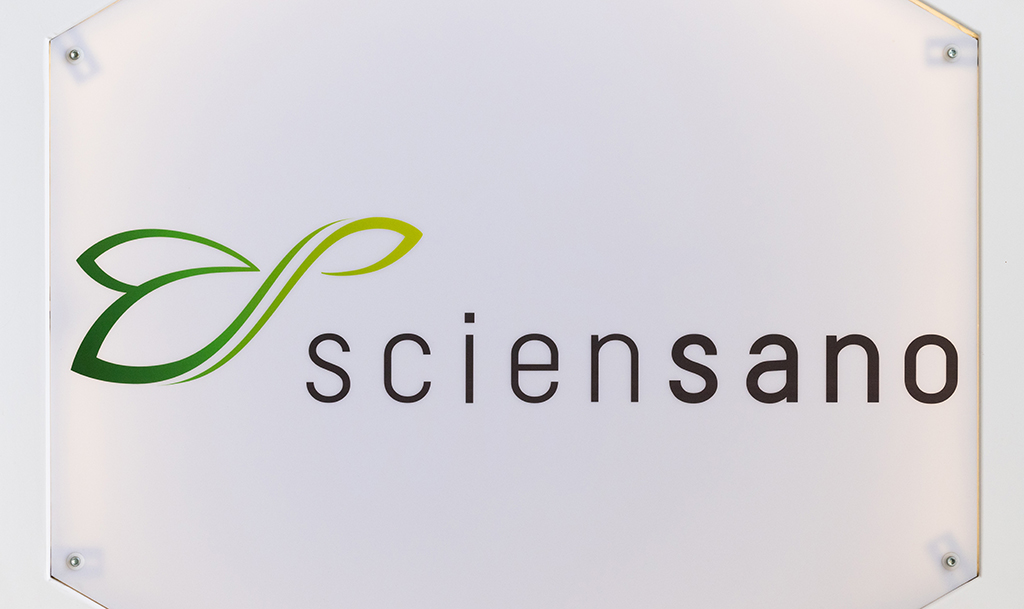 Sciensano-Logo am Institut in Brüssel