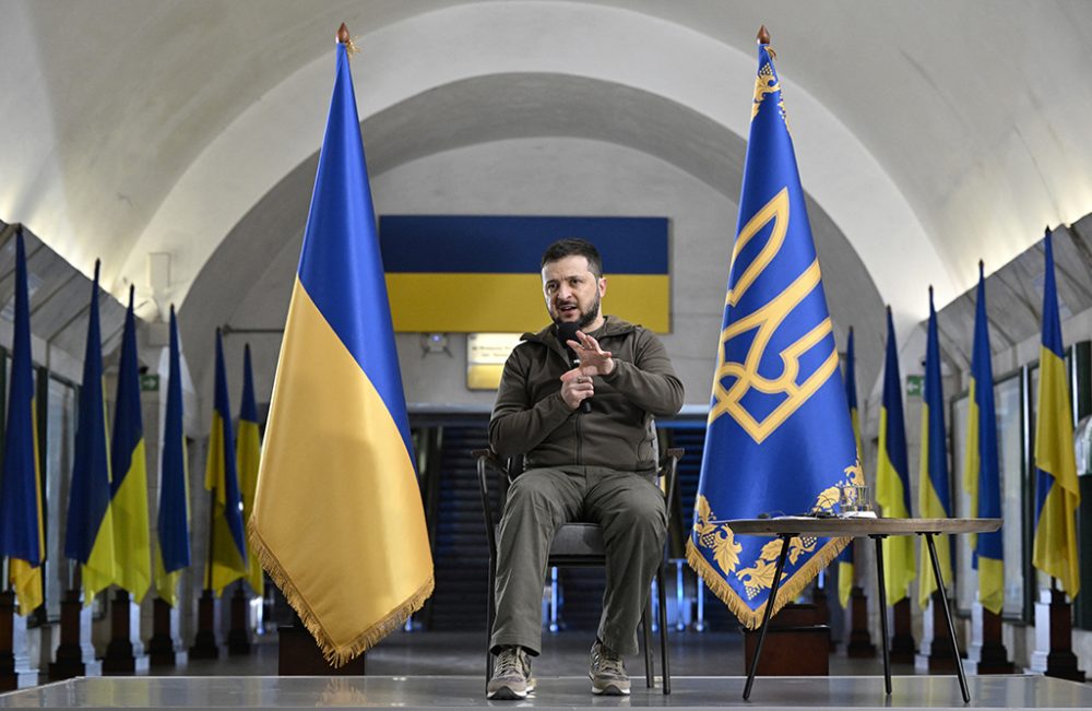 Seleskyj bei der Pressekonferenz am Samstag (Bild: Genya Savilov/AFP)