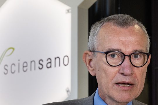 Gesundheitsminister Vandenbroucke bei Sciensano (Bild: Benoit Doppagne/Belga)