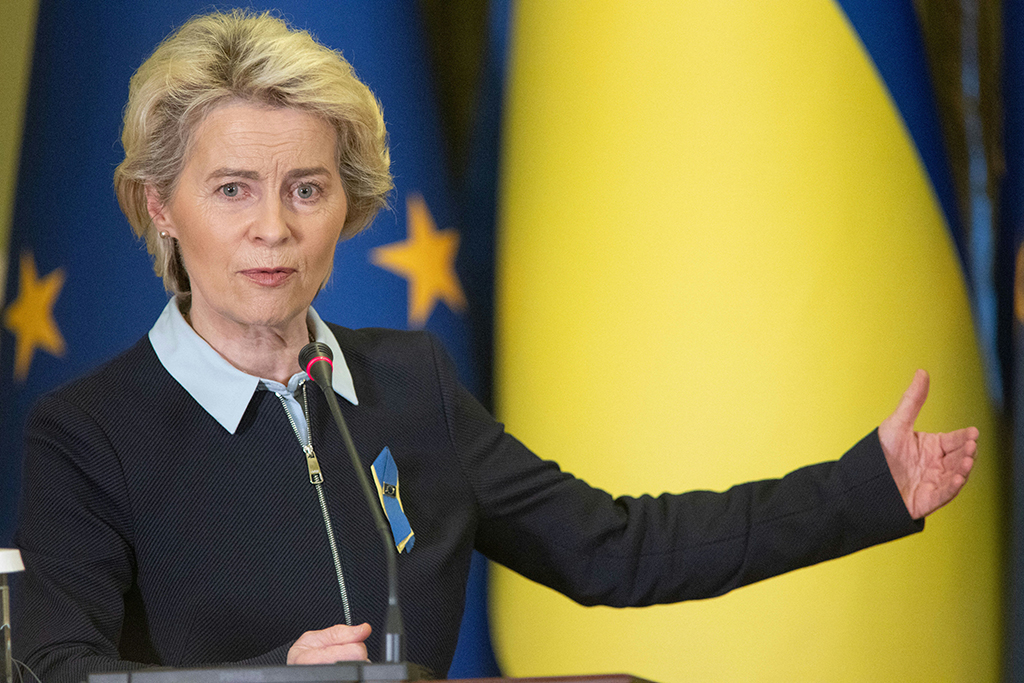 EU-Kommissionschefin Ursula von der Leyen am 8. April in Kiew (Bild: Stringer/Ukrainian Presidential Press Service/AFP)