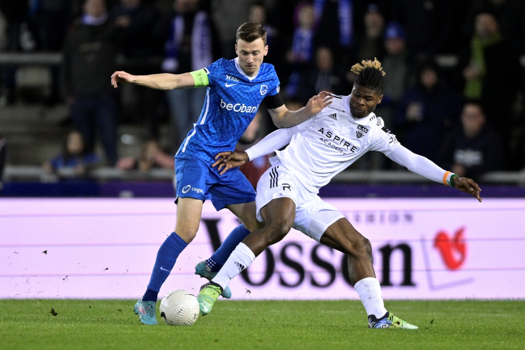 Genk's Bryan Heynen and Eupen's Emmanuel Agbadou fight for the ball during a soccer match between KRC Genk and KAS Eupen, Sunday 03 April 2022 in Genk, on day 33 of the 2021-2022 'Jupiler Pro League' first division of the Belgian championship. BELGA PHOTO JOHAN EYCKENS