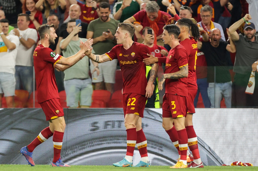 AS Rom gewinnt als erste Mannschaft überhaupt die Conference League (Bild: Gent Shkullaku/AFP)