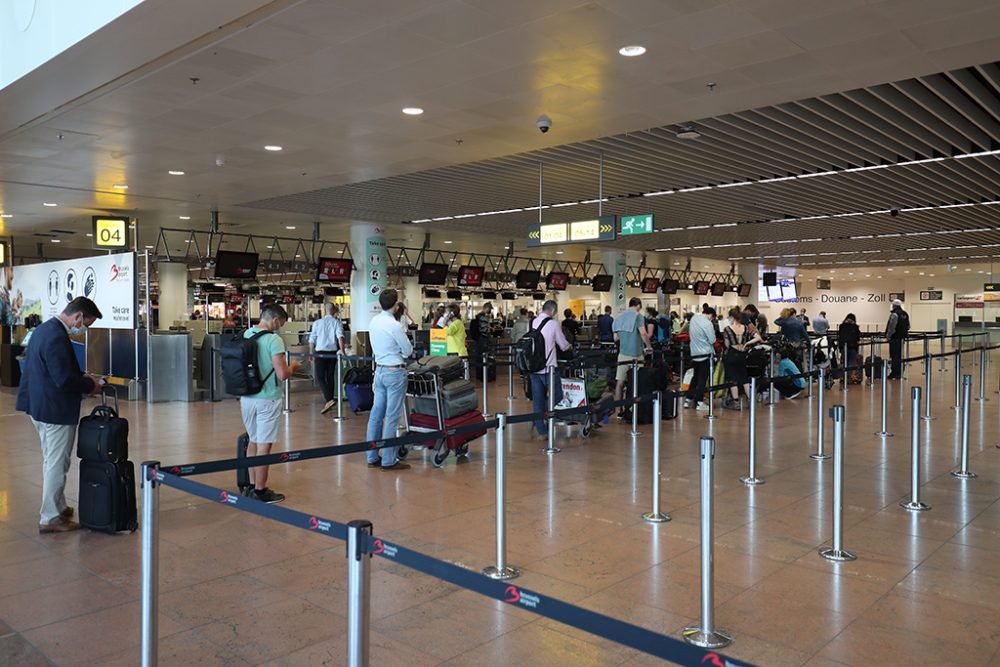 Warteschlange am Brüsseler Flughafen Zaventem (Archivbild: Bruno Fahy/Belga)