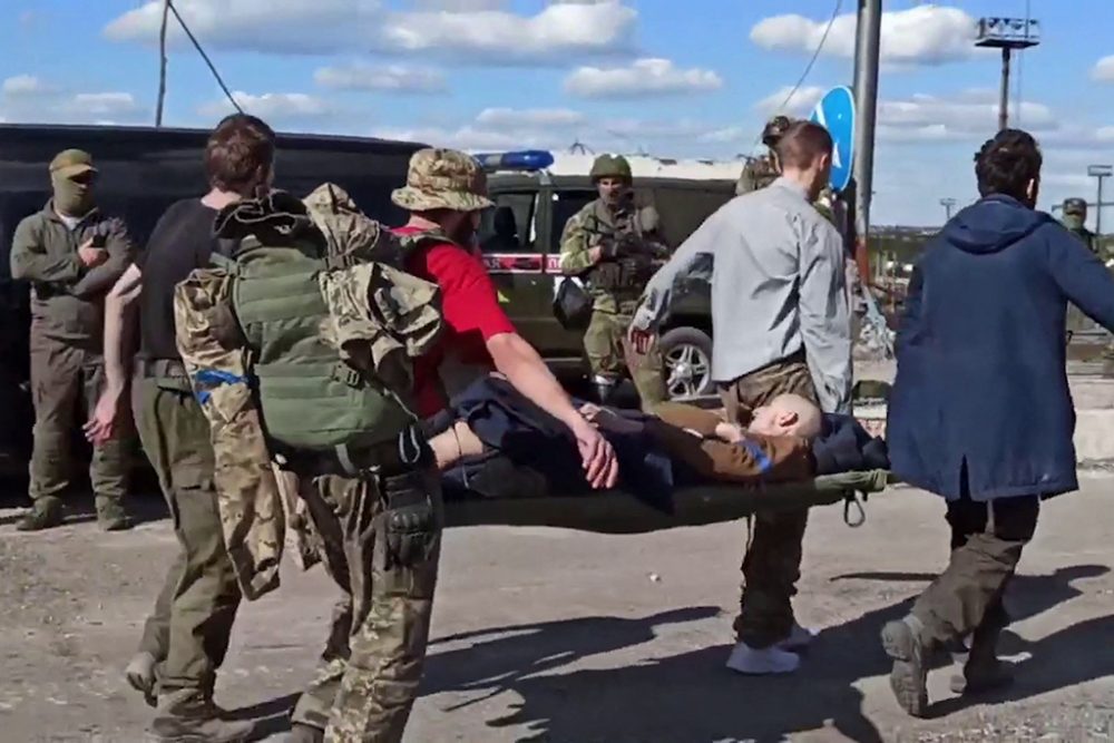 Das russische Verteidigungsministerium veröffentlichte Fotos und Videos, die die Evakuierung von ukrainischen Soldaten aus dem Asow-Stahlwerk am 17. Mai zeigen sollen (Bild: AFP Photo/Russian Defence Ministry/Handout)