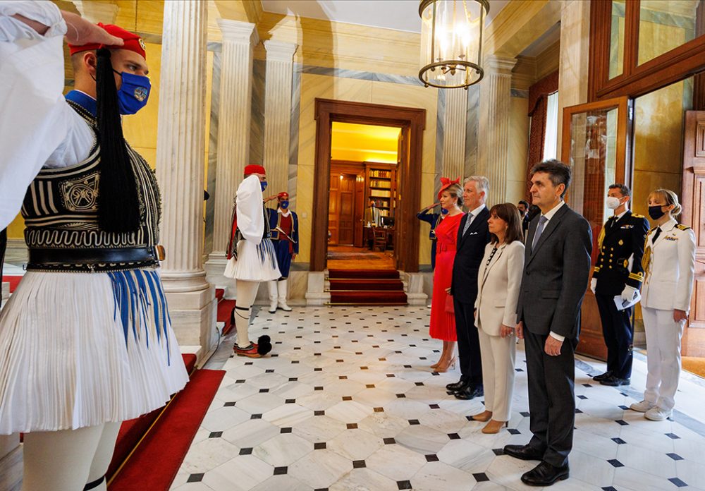 Königin Mathilde, König Philippe, Katerina Sakellaropoulou und Partner Pavlos Kotsonis in Athen (Bild: Olivier Matthys/Belga)