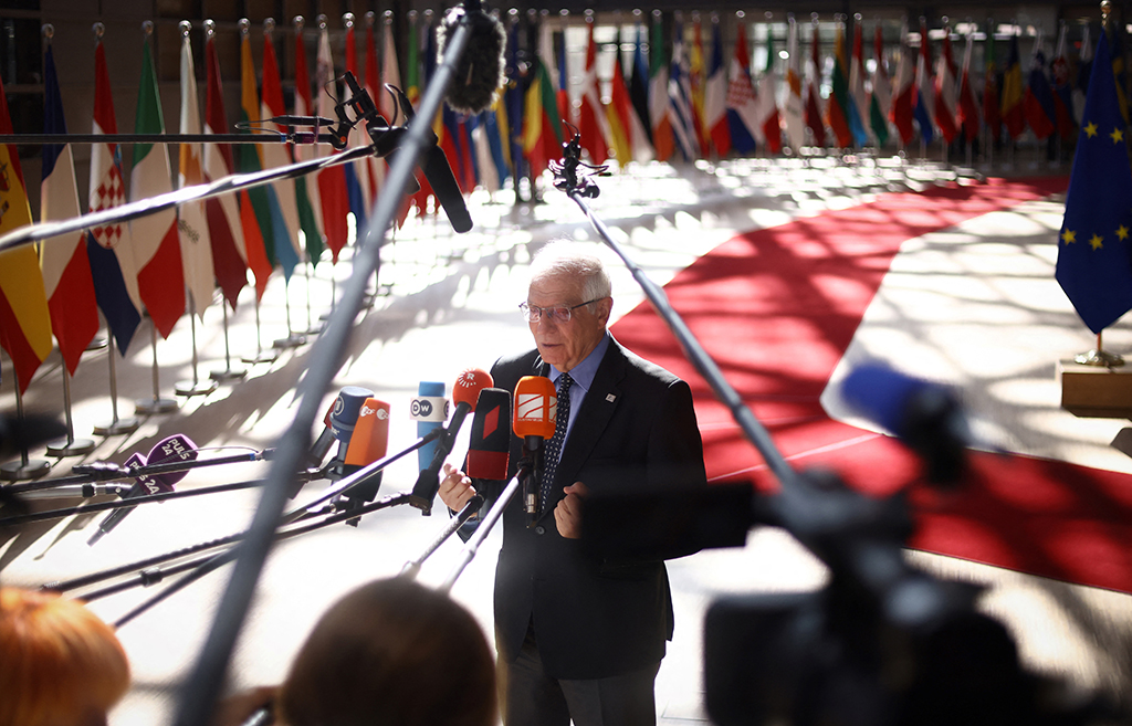 Josep Borrell am Dienstag in Brüssel (Bild: Kenzo Tribouillard/AFP)