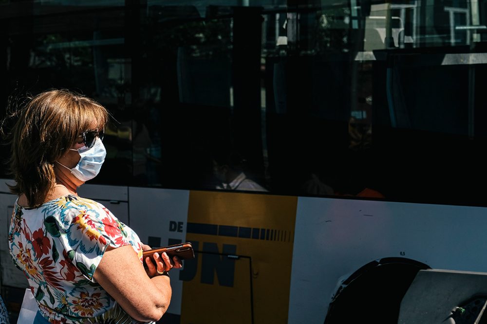 Die Maskenpflicht für Bus und Bahn wird abgeschafft (Bild: Dirk Waem/Belga)