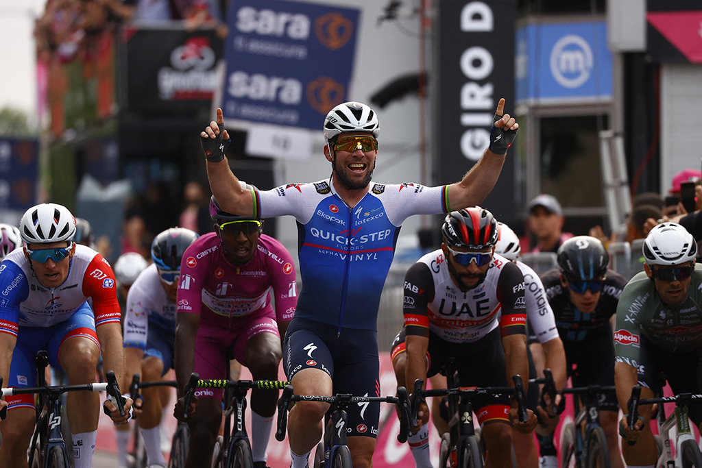 Mark Cavendish gewinnt die dritte Giro-Etappe