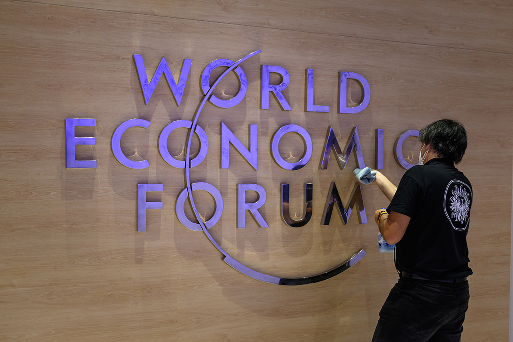 Letzte Vorbereitungen vor dem Weltwirtschaftsforum in Davos (Bild: Fabrice Coffrini/AFP)